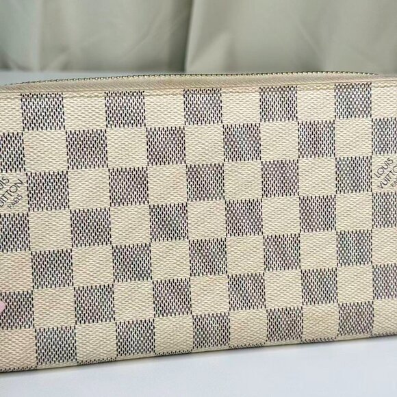 Louis Vuitton Damier Azur Zippy Wallet with Classic Checkerboard Design - Picture 6 of 8